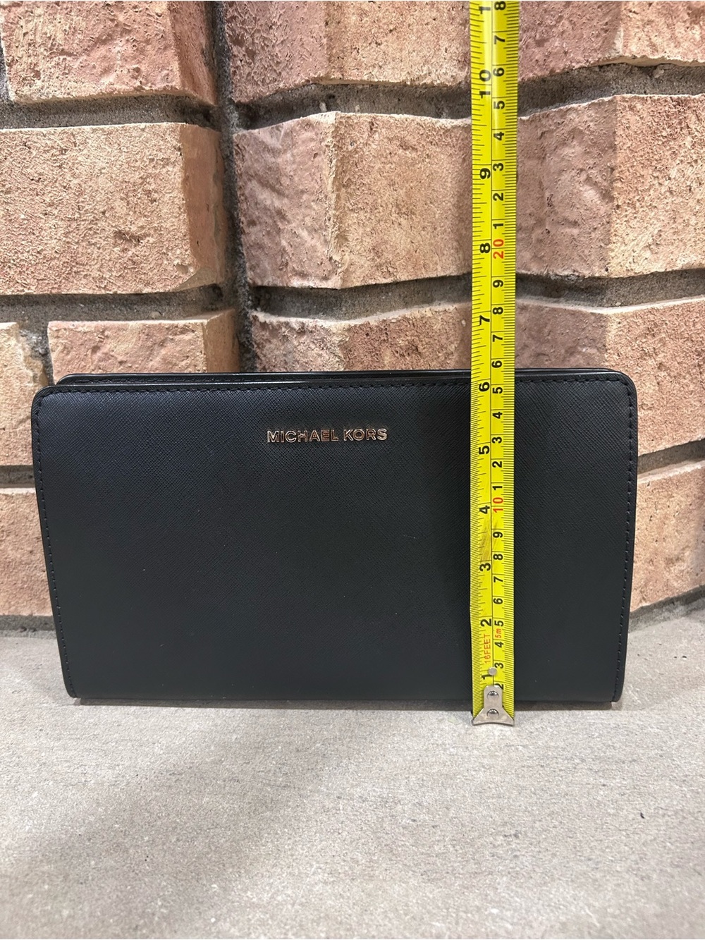 Michael Kors Saffiano Leather Lg Crossbody Clutch-Black **Great Condition** - Picture 7 of 8